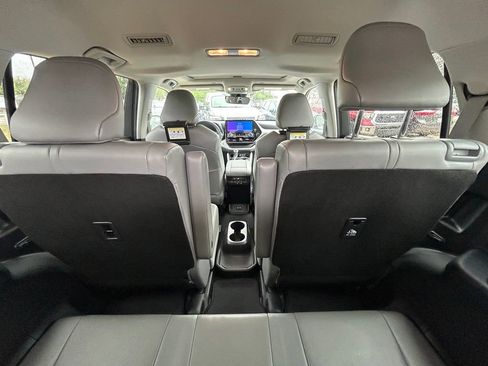 Used 2023 Toyota Highlander XLE image 17