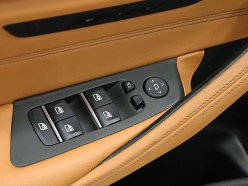 Used 2023 BMW 540i w/ Convenience Package image 35