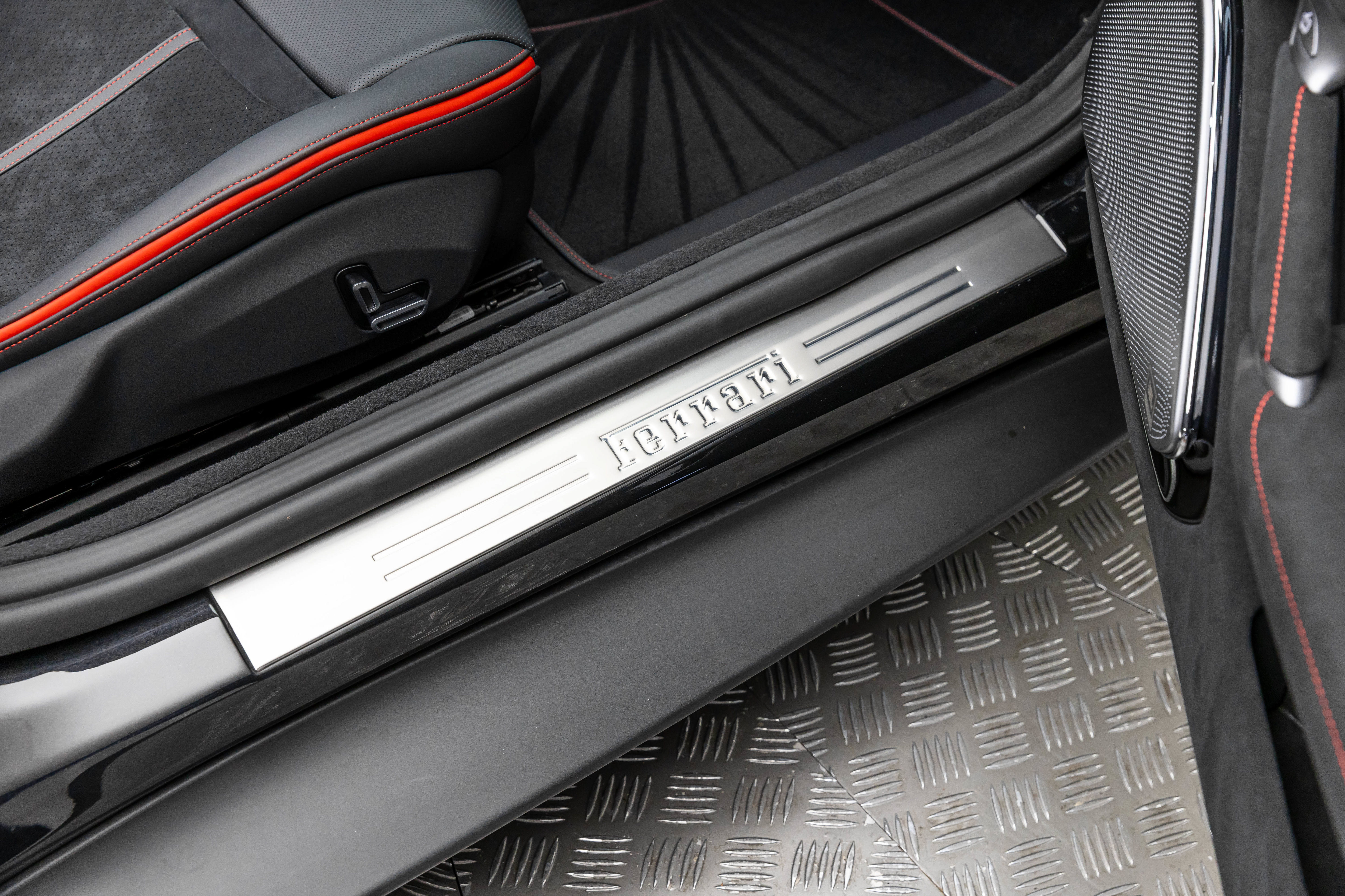 Certified 2025 Ferrari Roma Spider RWD image 15