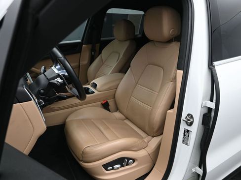 Certified 2021 Porsche Cayenne S image 5