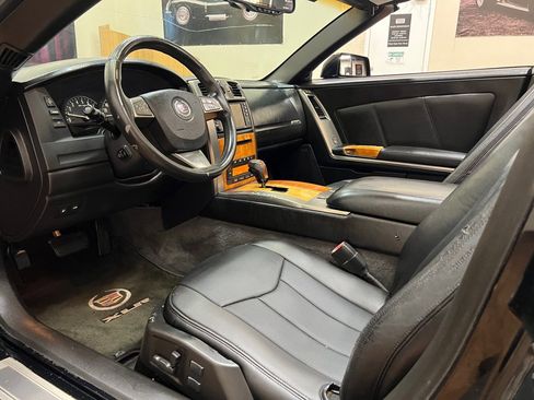 Used 2008 Cadillac XLR RWD image 40
