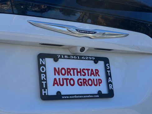 Used 2020 Chrysler Pacifica Touring image 7