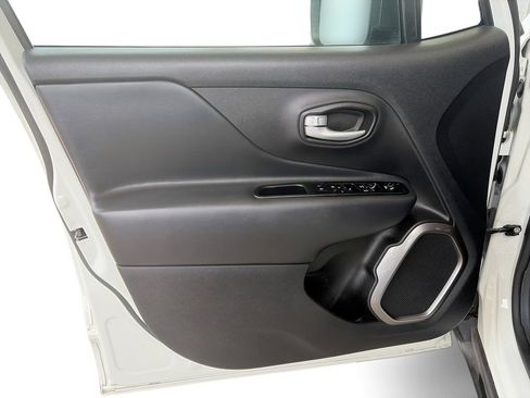 Used 2023 Jeep Renegade Latitude AWD/4WD image 23