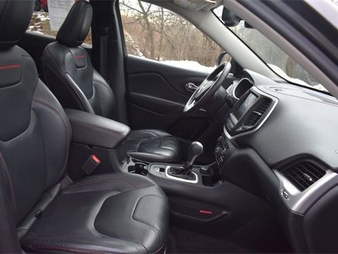 Used 2016 Jeep Cherokee Trailhawk w/ Comfort/Convenience Group image 15