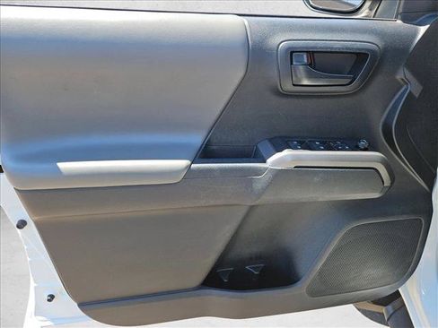 Used 2022 Toyota Tacoma SR5 w/ SR5 Appearance Package (SM) RWD image 9