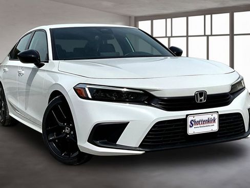 Used 2023 Honda Civic Sport image 3