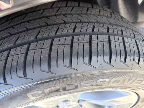 Used 2016 Dodge Challenger SXT RWD image 6