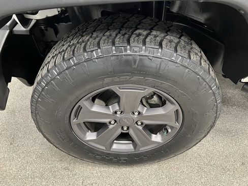 Used 2016 Jeep Wrangler Unlimited Sport w/ Connectivity Group image 18