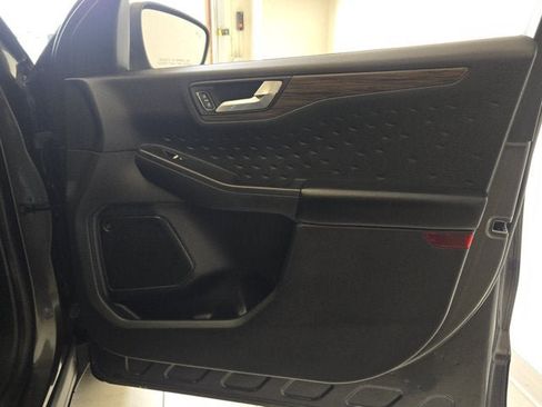 Used 2020 Ford Escape Titanium FWD image 5