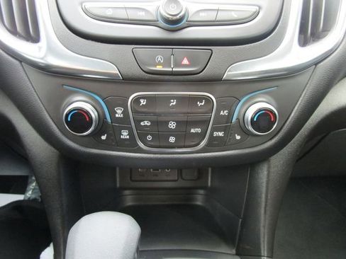 Used 2023 Chevrolet Equinox LT AWD/4WD image 15