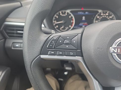 Used 2025 Nissan Altima 2.5 SV FWD image 16