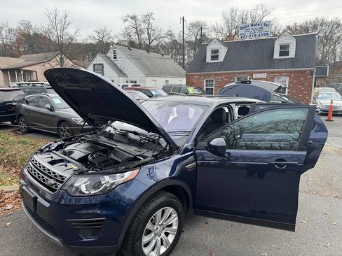 Used 2019 Land Rover Discovery Sport SE image 5