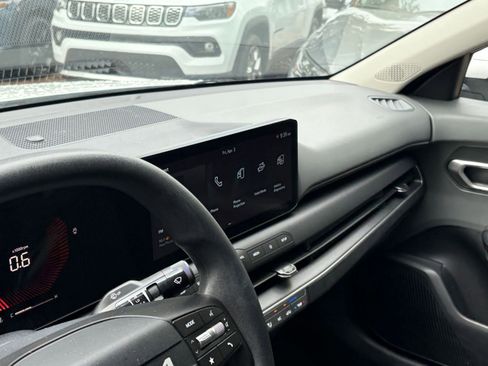 Used 2025 Kia K4 LXS image 33