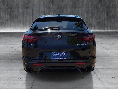 Used 2022 Alfa Romeo Stelvio Veloce AWD/4WD image 3