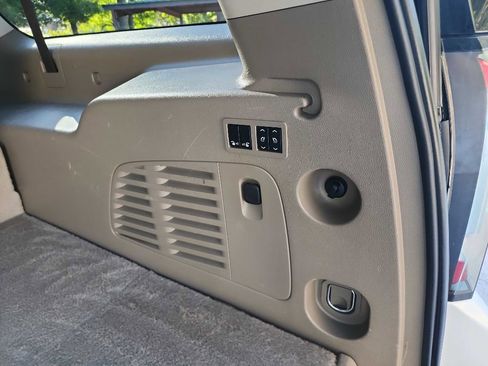 Used 2017 GMC Yukon XL SLT w/ Open Road Package image 40