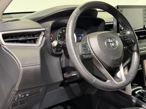 Certified 2022 Toyota Corolla Cross LE w/ Moonroof Package AWD/4WD image 17
