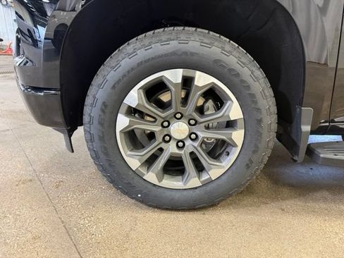 Used 2024 Chevrolet Silverado 1500 High Country w/ Technology Package AWD/4WD image 28