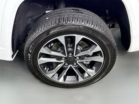 Used 2023 Jeep Grand Cherokee Overland w/ Luxury Tech Group IV image 35