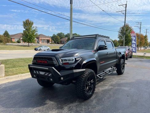 Used 2017 Toyota Tacoma TRD Sport w/ Tow Package image 4