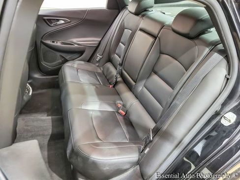Used 2018 Chevrolet Malibu LT w/ Leather Package FWD image 11