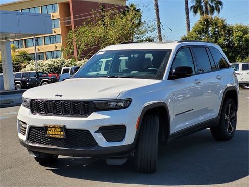 New 2025 Jeep Grand Cherokee Altitude image 7