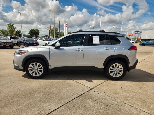 Certified 2024 Toyota Corolla Cross LE w/ Moonroof Package FWD image 4