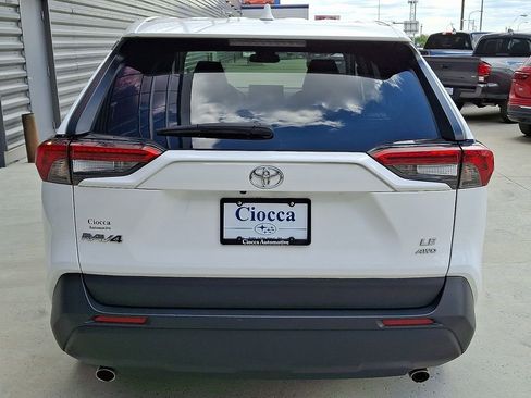 Used 2022 Toyota RAV4 LE AWD/4WD image 8