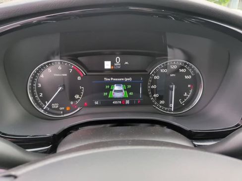 Certified 2024 Cadillac XT6 Premium Luxury w/ LPO, Floor Liner Package AWD/4WD image 22
