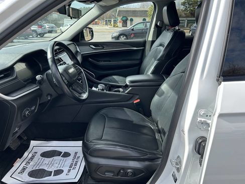 Used 2022 Jeep Grand Cherokee L Limited w/ Luxury Tech Group II image 11