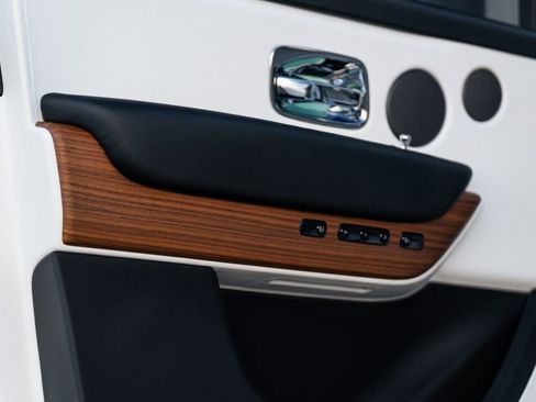 Used 2022 Rolls-Royce Cullinan image 24