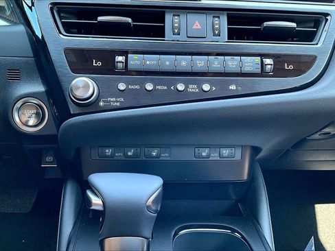 New 2025 Lexus ES 350 w/ Premium Package image 19