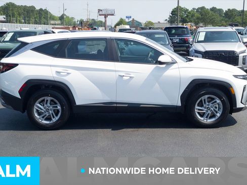 Certified 2025 Hyundai Tucson SE image 5