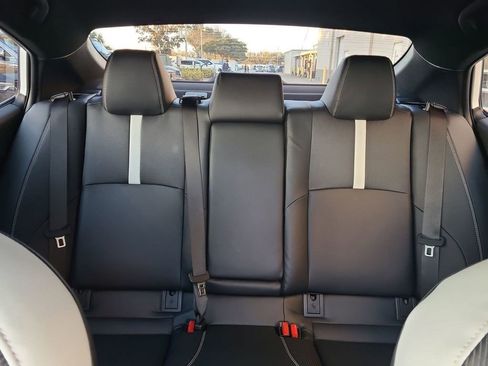 Used 2025 Toyota Camry SE image 5