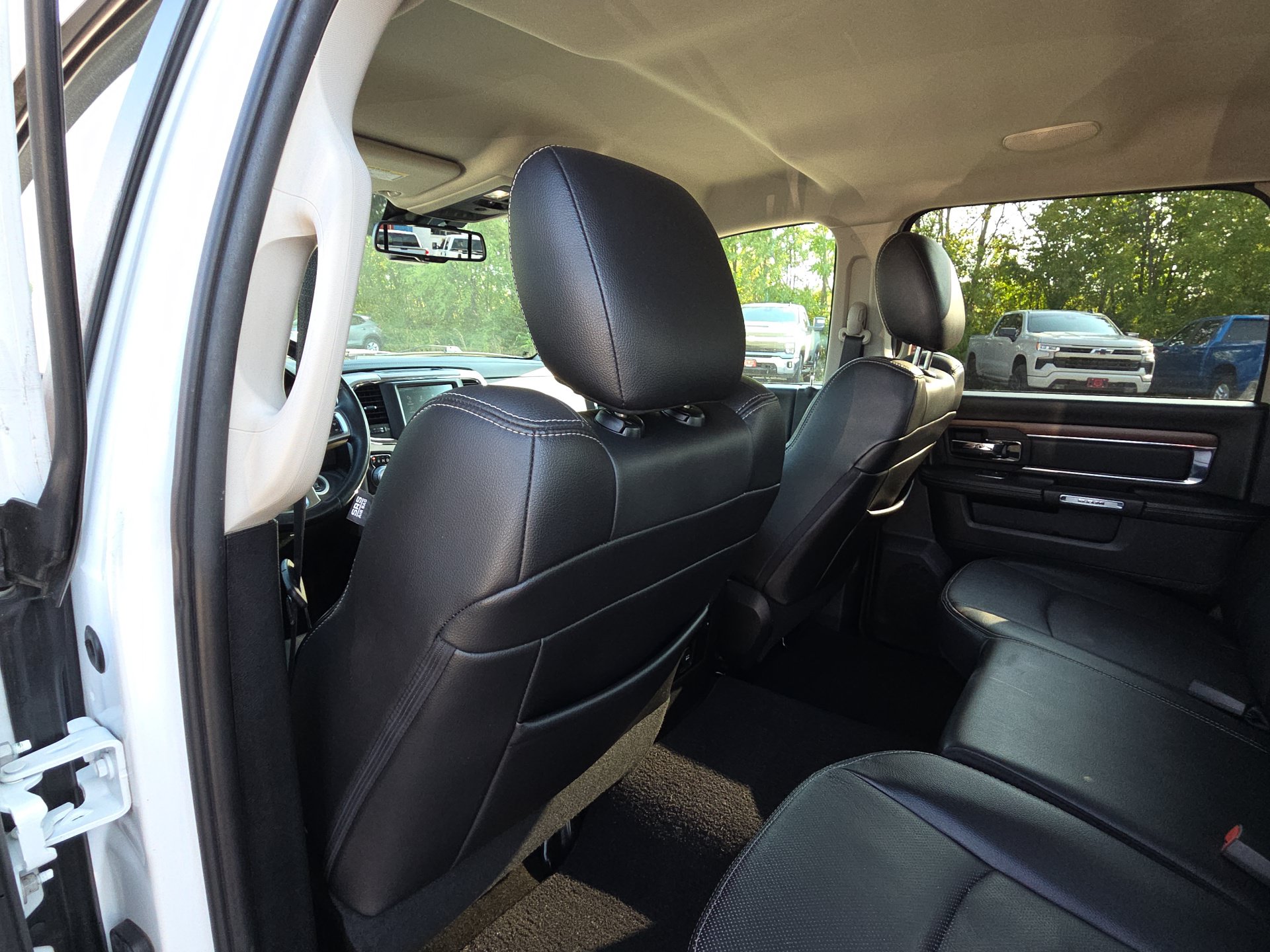 Used 2016 RAM 1500 Laramie w/ Convenience Group AWD/4WD image 28
