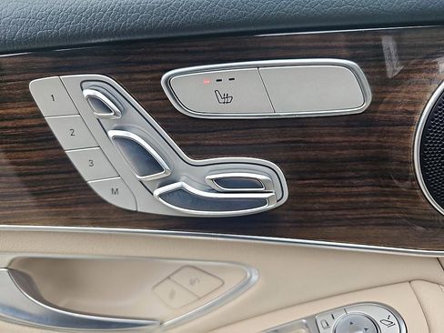 Used 2019 Mercedes-Benz GLC 300 4MATIC image 11