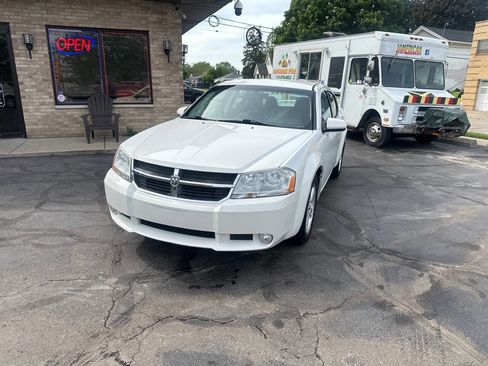 Used 2010 Dodge Avenger R/T FWD image 2