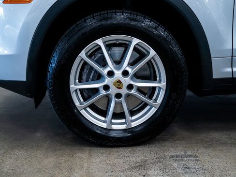 Used 2016 Porsche Cayenne AWD/4WD image 7