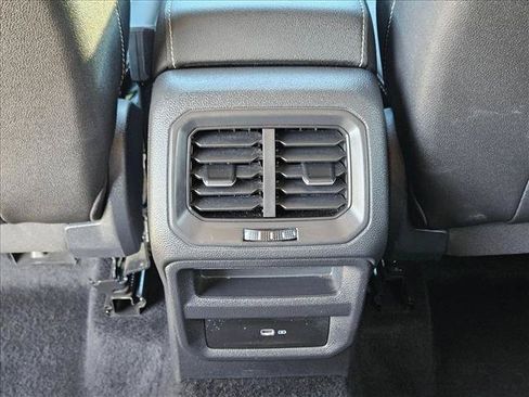 Used 2024 Volkswagen Taos SE FWD image 17