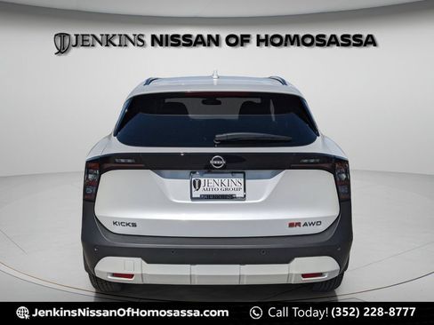 Certified 2025 Nissan Kicks SR AWD/4WD image 5
