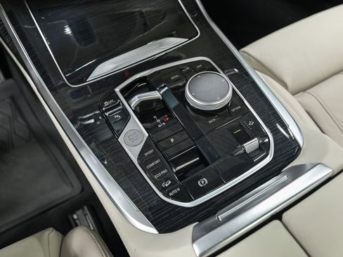Used 2024 BMW X7 xDrive40i w/ M Sport Package AWD/4WD image 23