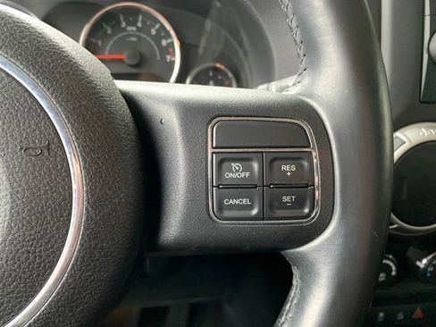 Used 2015 Jeep Wrangler Rubicon w/ Power Convenience Group AWD/4WD image 15