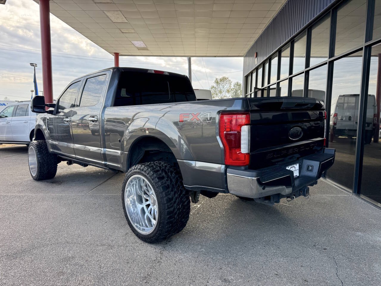 Used 2018 Ford F350 Lariat w/ Lariat Ultimate Package AWD/4WD image 4