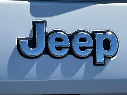 Used 2021 Jeep Cherokee Latitude Plus AWD/4WD image 45