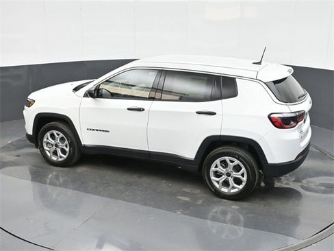 Used 2025 Jeep Compass Sport image 26