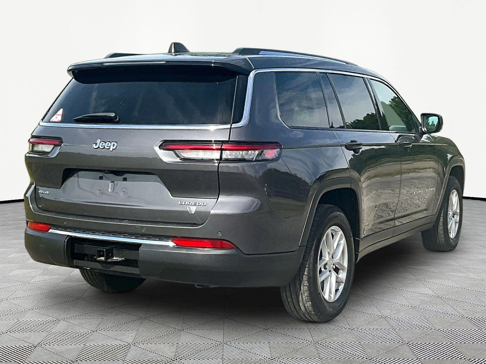 Used 2024 Jeep Grand Cherokee L Laredo AWD/4WD image 6