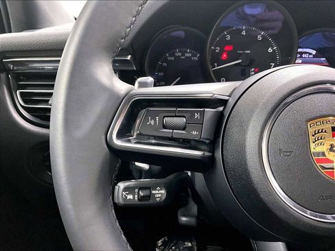 Used 2025 Porsche Macan image 22