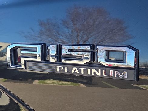 Used 2015 Ford F150 Platinum w/ Equipment Group 701A Luxury image 9