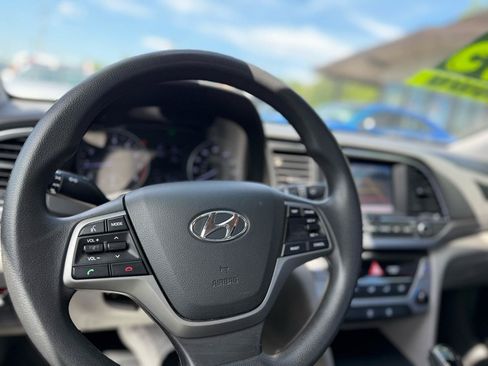 Used 2017 Hyundai Elantra SE FWD image 16