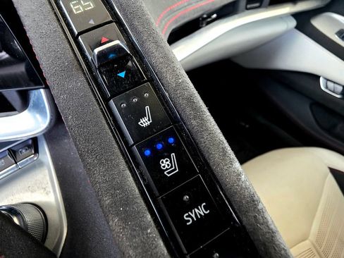 Used 2023 Chevrolet Corvette Stingray Premium Conv w/ Z51 Performance Package RWD image 47