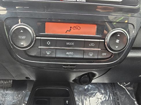 Used 2018 Mitsubishi Mirage SE image 32